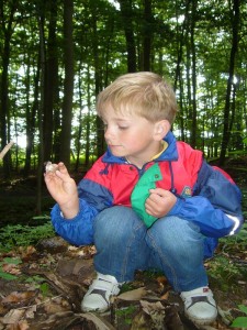 Kaum im Wald angekommen, machte unser jüngster Teilnehmen Jonas gleich den Top - Fund des Tages, den ich zunächst gar nicht richtig einordnen konnte.